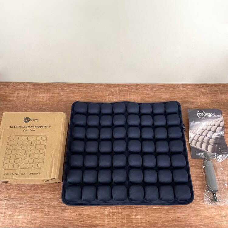 SUNFICON وسادة مقعد هوائية SUNFICON وسادة مقعد قابلة للنفخ وسادة سيارة محمولة وسادة كرسي مكتب وسادة كرسي متحرك مضادة لتقرحات الفراش وسادة تخفيف الألم والضغط للأرثوبيديك وسادة مقعد للتخييم مع مضخة 18 بوصة × 16 بوصة × 1 بوصة زرقاء - Image 2